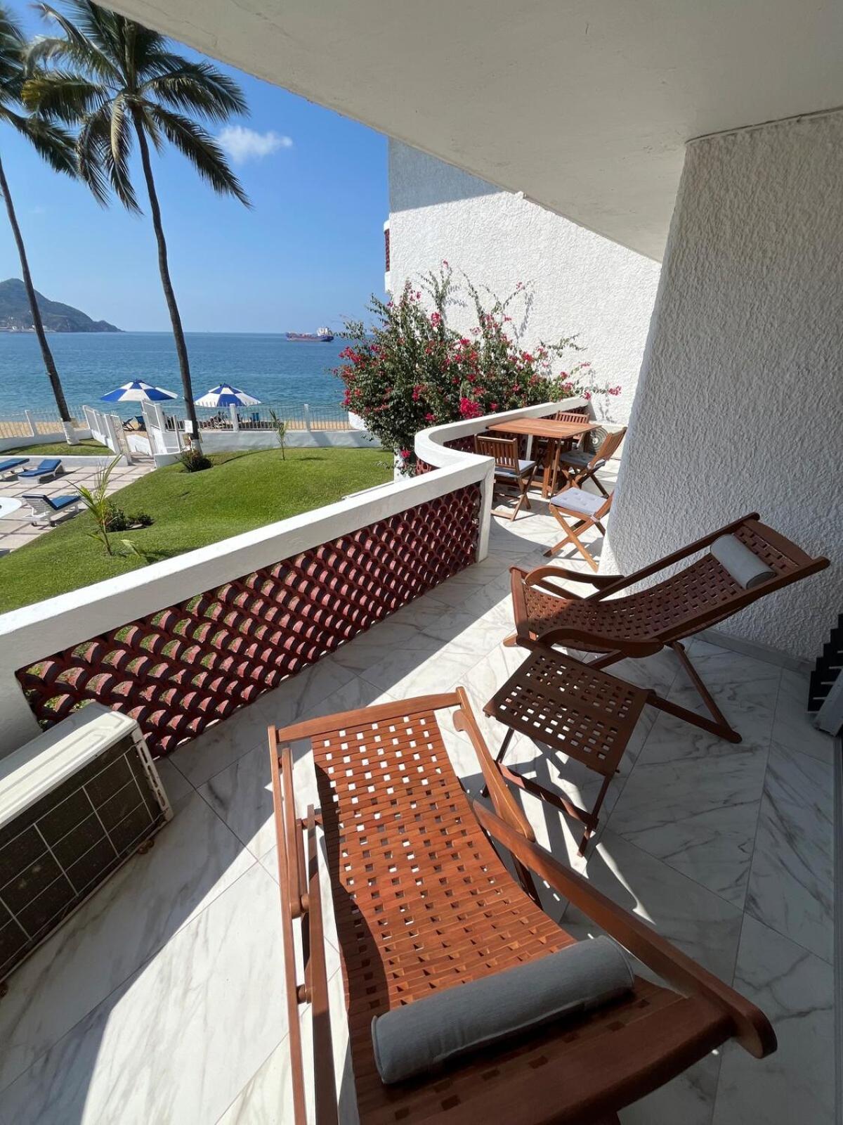 Spacious Apartment In Manzanillo Right On The Beach Exterior photo