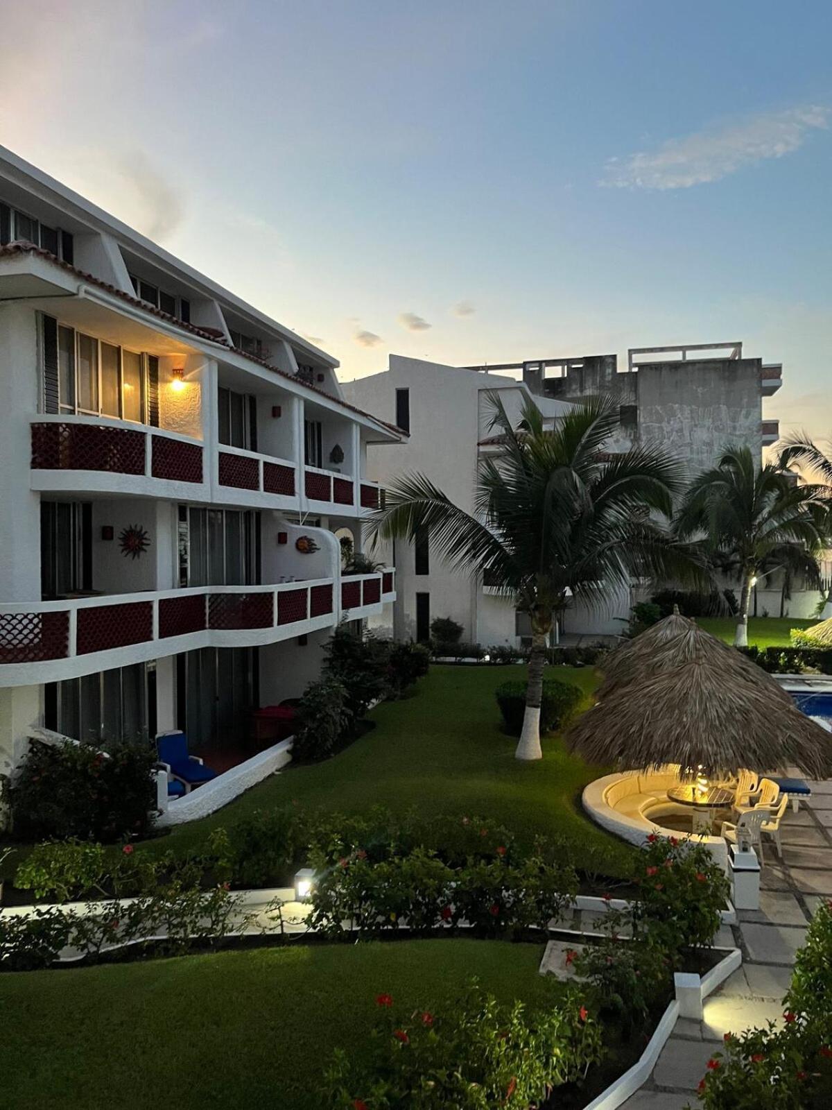 Spacious Apartment In Manzanillo Right On The Beach Exterior photo